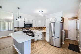 36180 N Grandwood Dr in Gurnee, IL - Building Photo - Building Photo