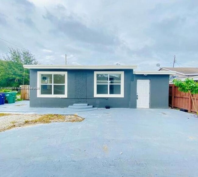2996 NW 93rd St in Miami, FL - Building Photo - Building Photo