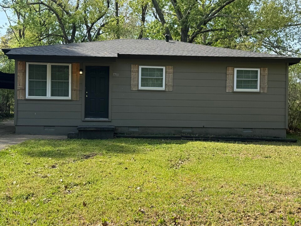 7711 Woodhaven Dr in Little Rock, AR - Foto de edificio