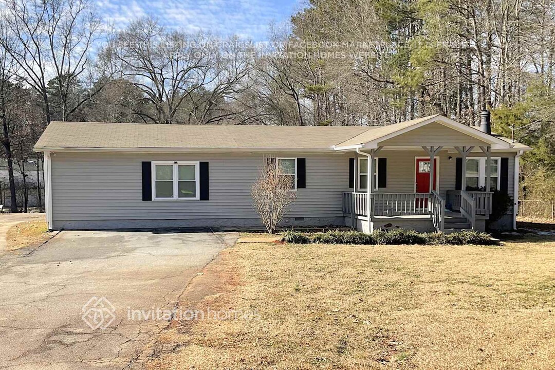 100 Highland Dr in Stockbridge, GA - Foto de edificio