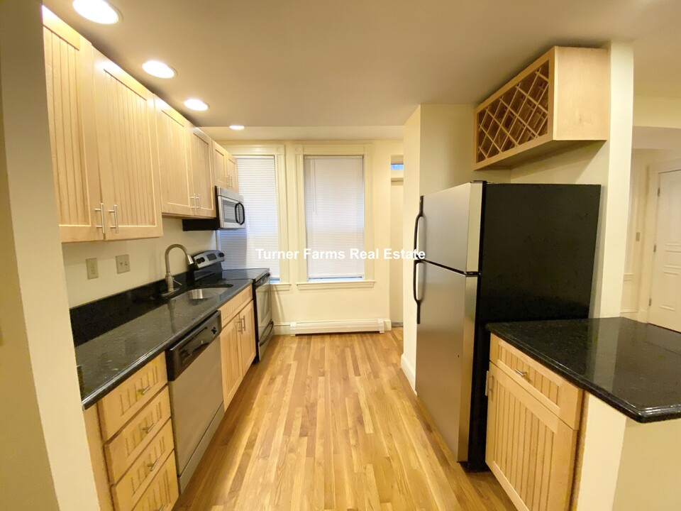 195 Commonwealth Ave, Unit B in Boston, MA - Building Photo