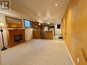 2545 Cobbinshaw Cir in Mississauga, ON - Building Photo - Building Photo
