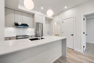 45511-45511 Campus Dr in Chilliwack, BC - Foto de edificio - Building Photo