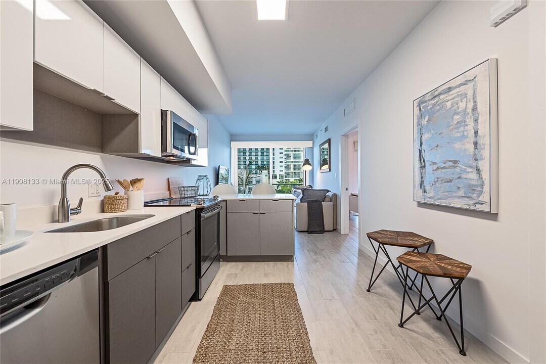 321 NE 26th St, Unit 507 in Miami, FL - Building Photo