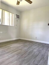 213 SW 10th St-Unit -1 in Hallandale Beach, FL - Building Photo - Building Photo