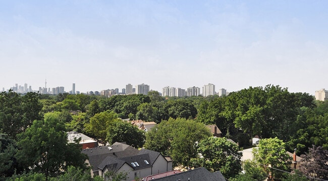 445 Eglinton Ave E in Toronto, ON - Building Photo - Building Photo
