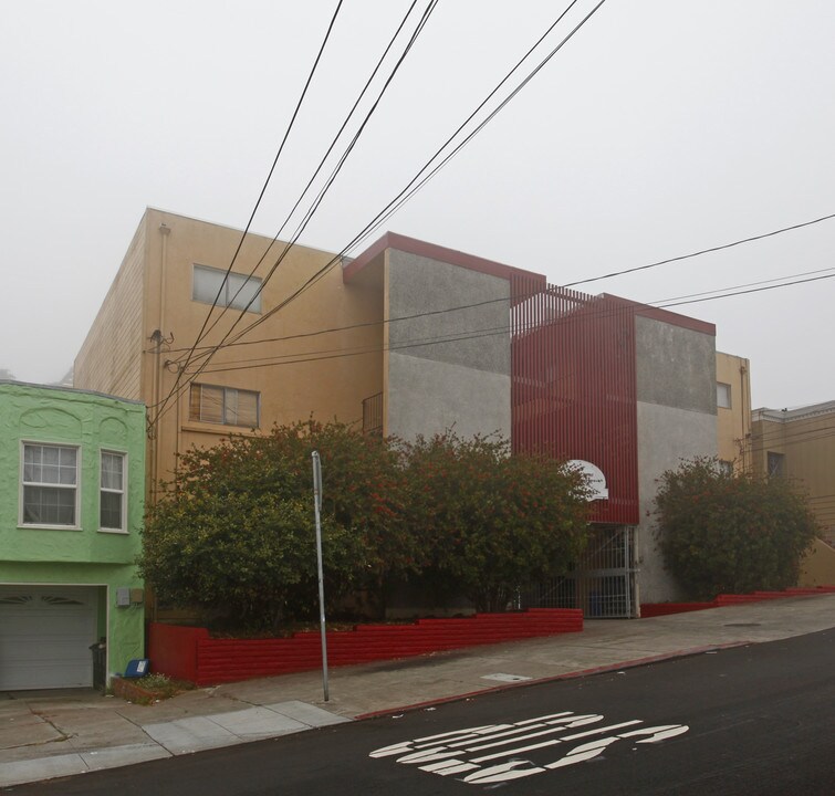 Parkview Manor Apartment in Daly City, CA - Building Photo