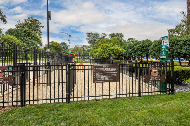 The Flamingo Apartments in Chicago, IL - Building Photo - Building Photo