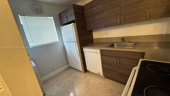 306 Gardens Dr in Pompano Beach, FL - Building Photo - Building Photo