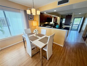 819 Bahia Del Sol Dr in Ruskin, FL - Foto de edificio - Building Photo