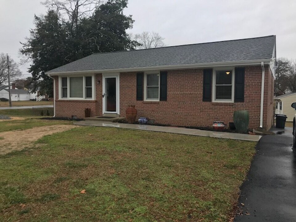 7977 Willow Ave in Mechanicsville, VA - Building Photo