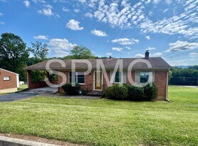 3726 Rolling Hill Ave NW in Roanoke, VA - Building Photo