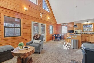 1697 Warren Wagon Rd in Mccall, ID - Building Photo - Building Photo