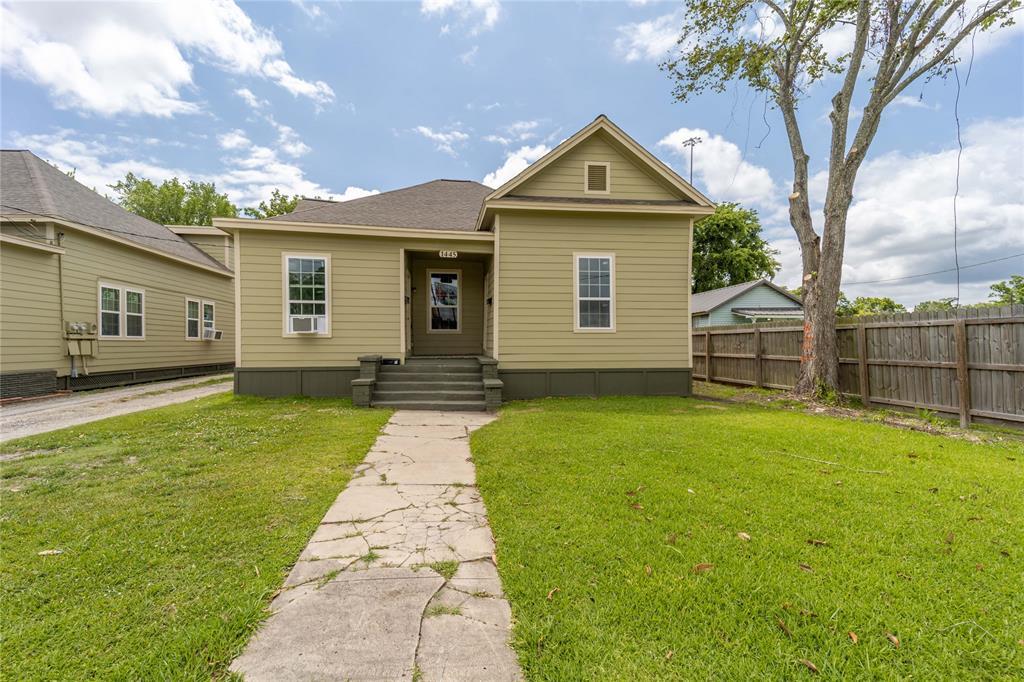 1445 Magnolia St-Unit -A in Beaumont, TX - Building Photo