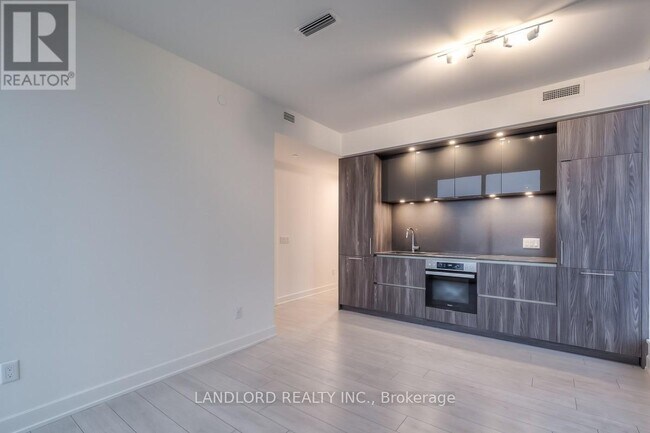 35-2435 Mercer St in Toronto, ON - Building Photo - Building Photo