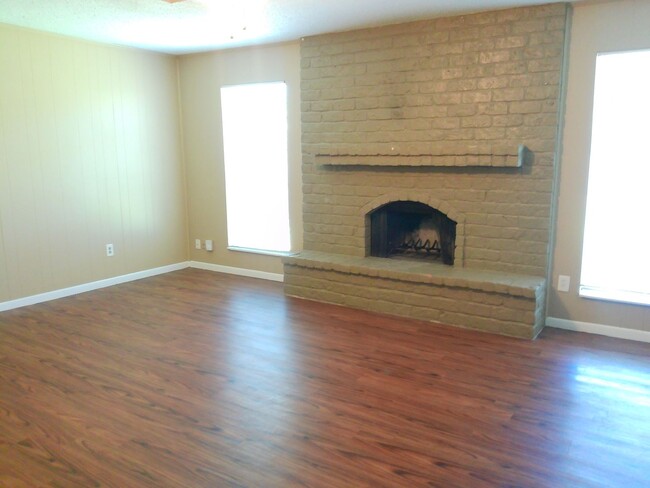 4002 Hurlwood Cir in Corpus Christi, TX - Foto de edificio - Building Photo