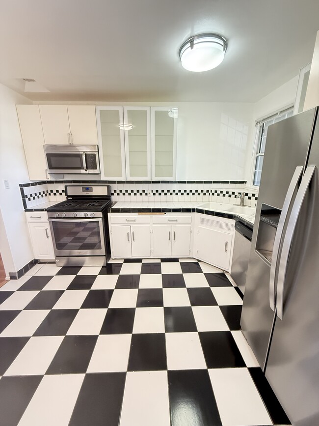 4420 Overland Ave, Unit D in Culver City, CA - Building Photo - Building Photo