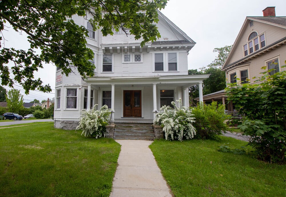 127 Court St in Plattsburgh, NY - Building Photo