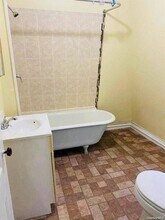 139 Montgomery St, Unit 3 in Poughkeepsie, NY - Building Photo - Building Photo