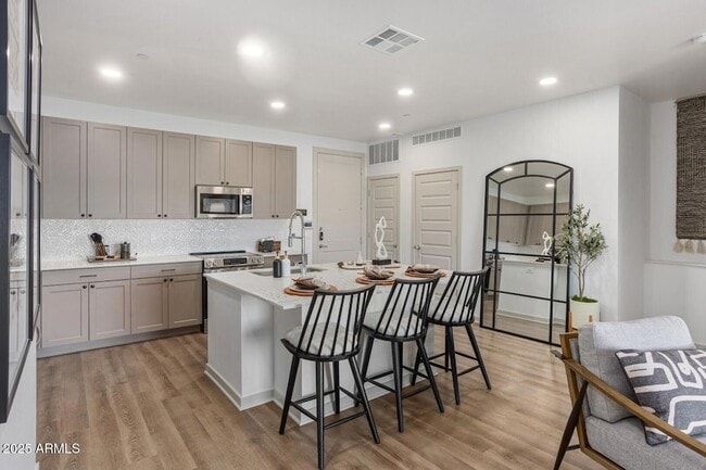 1225 N Arizona Ave, Unit B20 in Gilbert, AZ - Building Photo - Building Photo