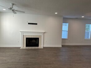 8 Saint Ives Dr in Savannah, GA - Foto de edificio - Building Photo