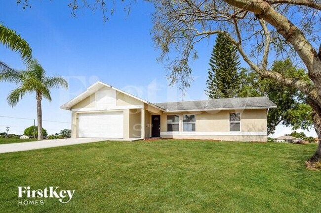1612 NE 5th Ave in Cape Coral, FL - Building Photo - Building Photo