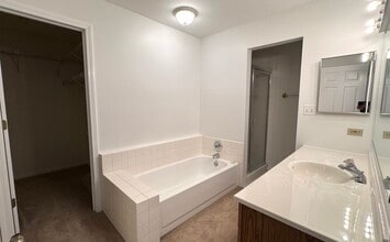 58 S Stonington Dr in Palatine, IL - Building Photo - Building Photo