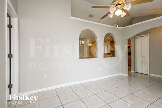 1165 St Tropez Ct in Kissimmee, FL - Foto de edificio - Building Photo