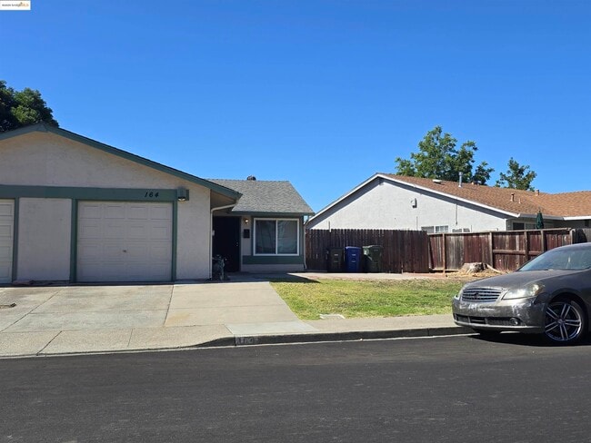 164 E Trident Dr in Pittsburg, CA - Building Photo - Building Photo