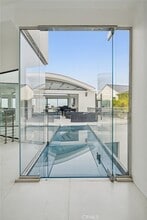 4607 Perham Rd in Newport Beach, CA - Foto de edificio - Building Photo