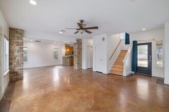 2200 Pennsylvania Ave in Austin, TX - Building Photo - Building Photo