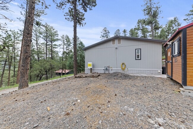 109 Mountain Dr in Ruidoso, NM - Foto de edificio - Building Photo
