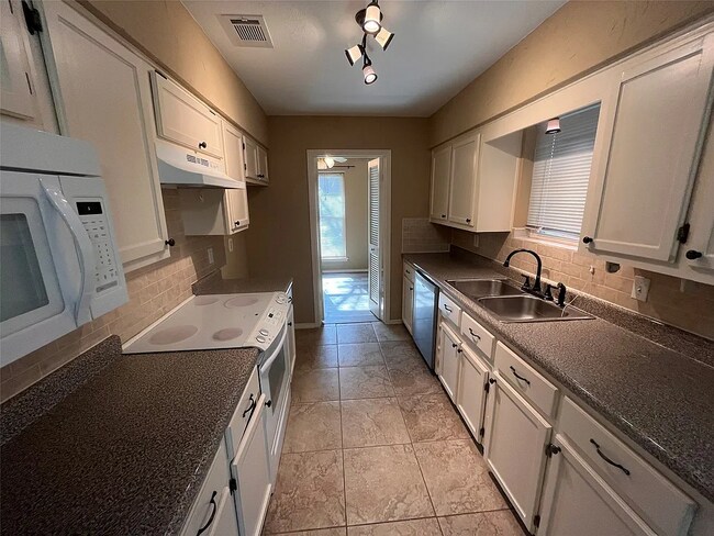 415 Ray Ave in Desoto, TX - Foto de edificio - Building Photo