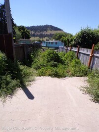 703 Y Ave photo'