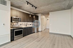 132 N Ada St in Chicago, IL - Building Photo