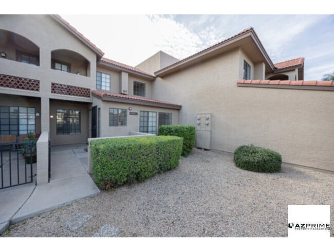 property at 8625 E Belleview Pl