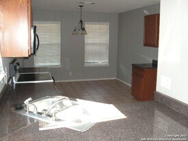 6602 Nora Vista Wy in San Antonio, TX - Building Photo