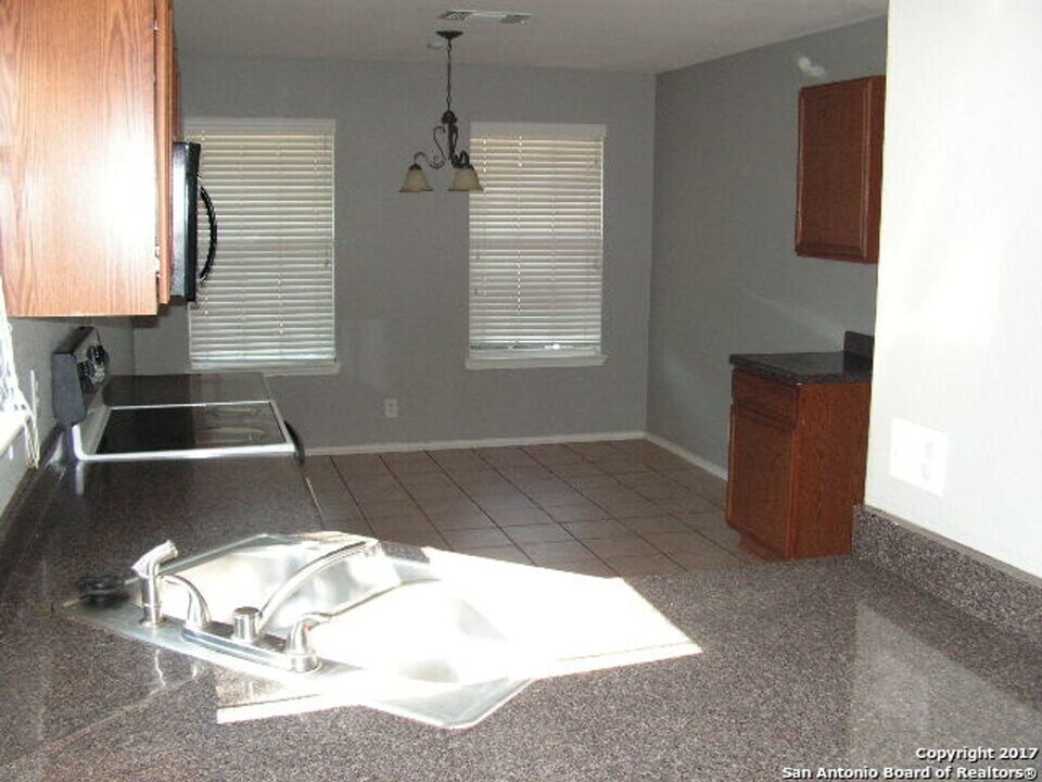 6602 Nora Vista Wy in San Antonio, TX - Building Photo