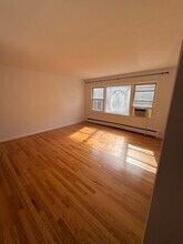 5927 W Addison St in Chicago, IL - Foto de edificio - Building Photo