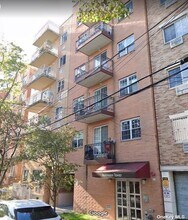 43-22 Robinson St-Unit -2B in Queens, NY - Building Photo - Building Photo