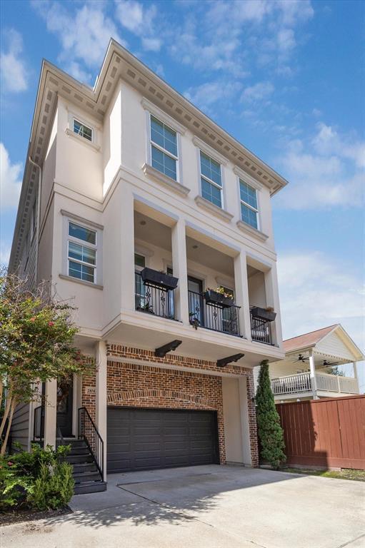 property at 2104 Couch St