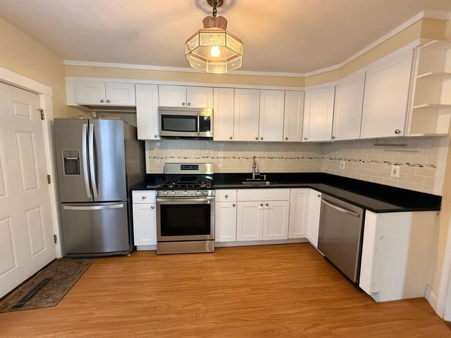 15 Laurel St, Unit 1 in Somerville, MA - Foto de edificio - Building Photo