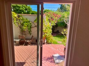 2441 10th St in Santa Monica, CA - Building Photo - Building Photo