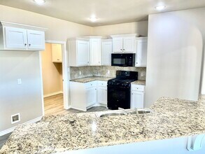 7011 10th St in Lubbock, TX - Building Photo - Building Photo