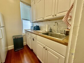 1477 Beacon St, Unit 37 in Brookline, MA - Foto de edificio - Building Photo