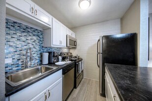 Spring Leaf Apartments in Tempe, AZ - Building Photo