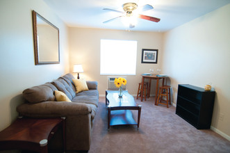 Collegewood- All One Bedroom in Tallahassee, FL - Foto de edificio - Building Photo