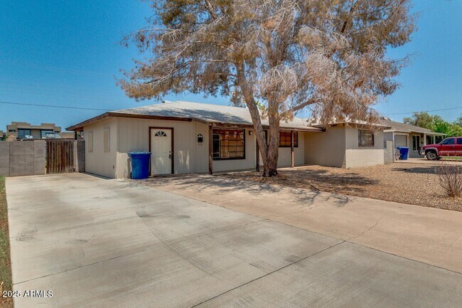 1308 W 6th St, Unit 817 in Tempe, AZ - Building Photo - Building Photo