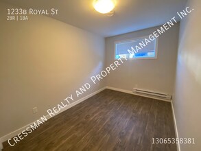 1233 Royal St in Regina, SK - Building Photo - Building Photo
