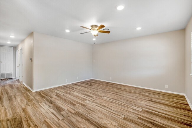 property at 1511 Casey Ln